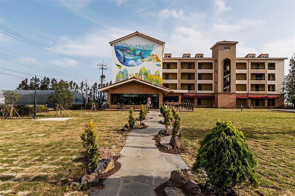 Famille Spa Resort Seogwipo Exterior foto