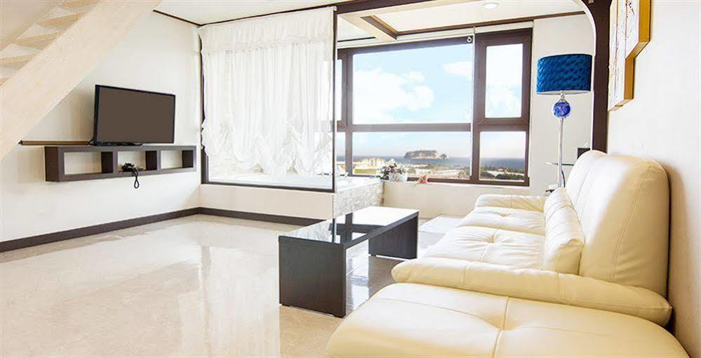 Famille Spa Resort Seogwipo Exterior foto